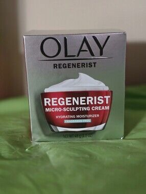 OLAY Regenerist Micro-Sculpting Cream - Red. NEW IN BOX NEVER OPENED